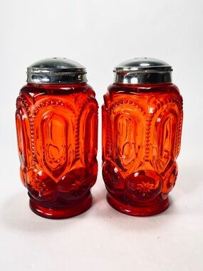 Vintage L.E. Smith Glass Moon & Stars Salt & Pepper Shaker Set Amberina Red